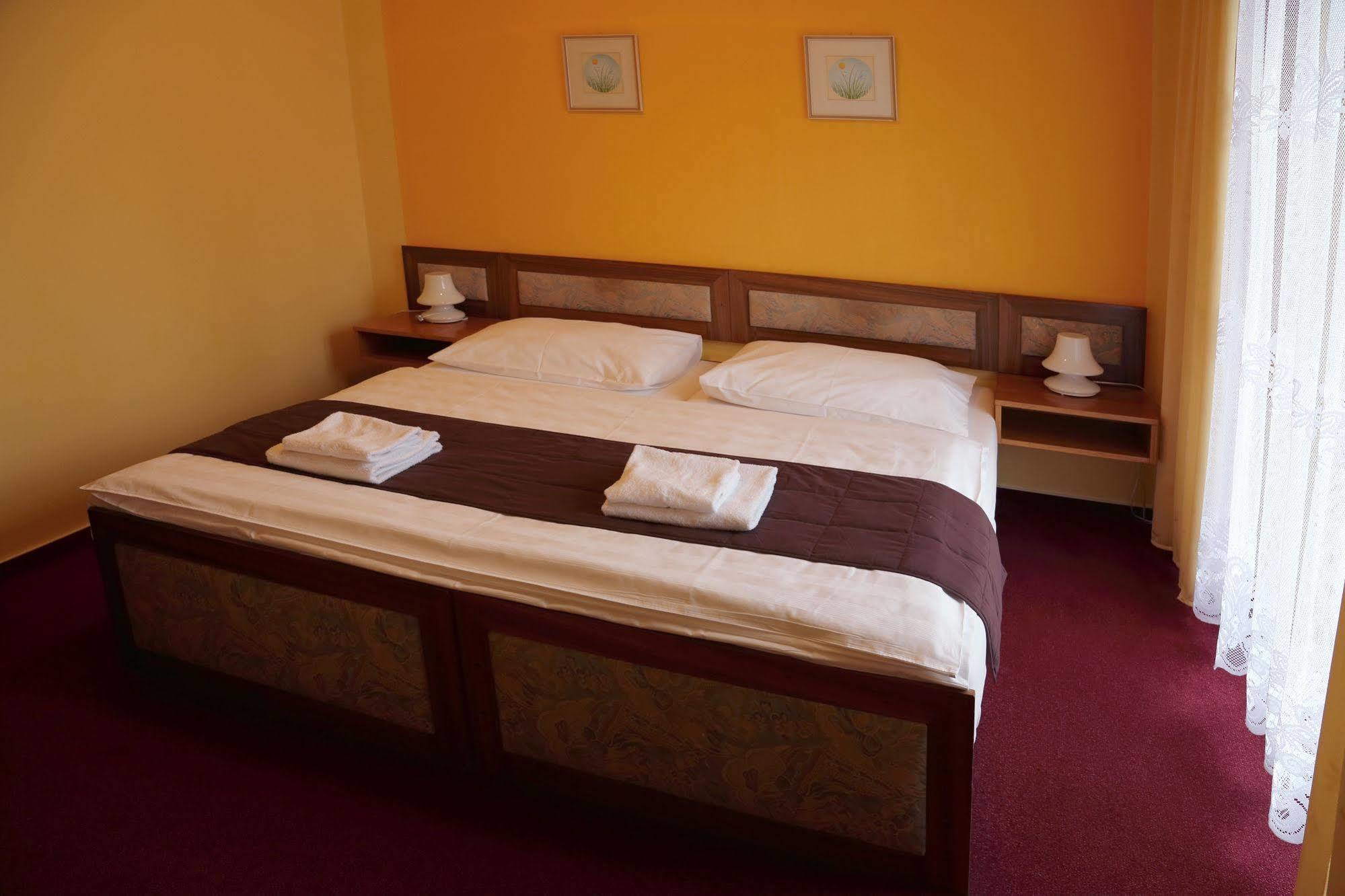 Resort Hotel Zvikov Звиковске Подгради Экстерьер фото