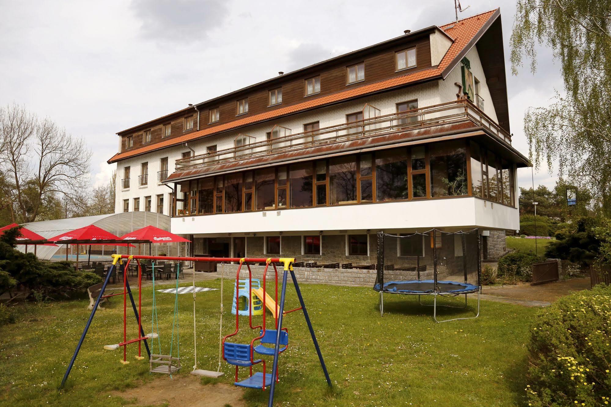 Resort Hotel Zvikov Звиковске Подгради Экстерьер фото