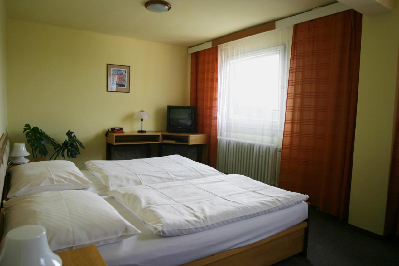 Resort Hotel Zvikov Звиковске Подгради Экстерьер фото